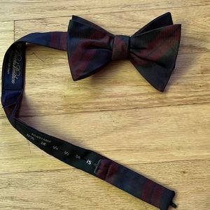 Silk plaid bow tie pre tied adjustable new never worn